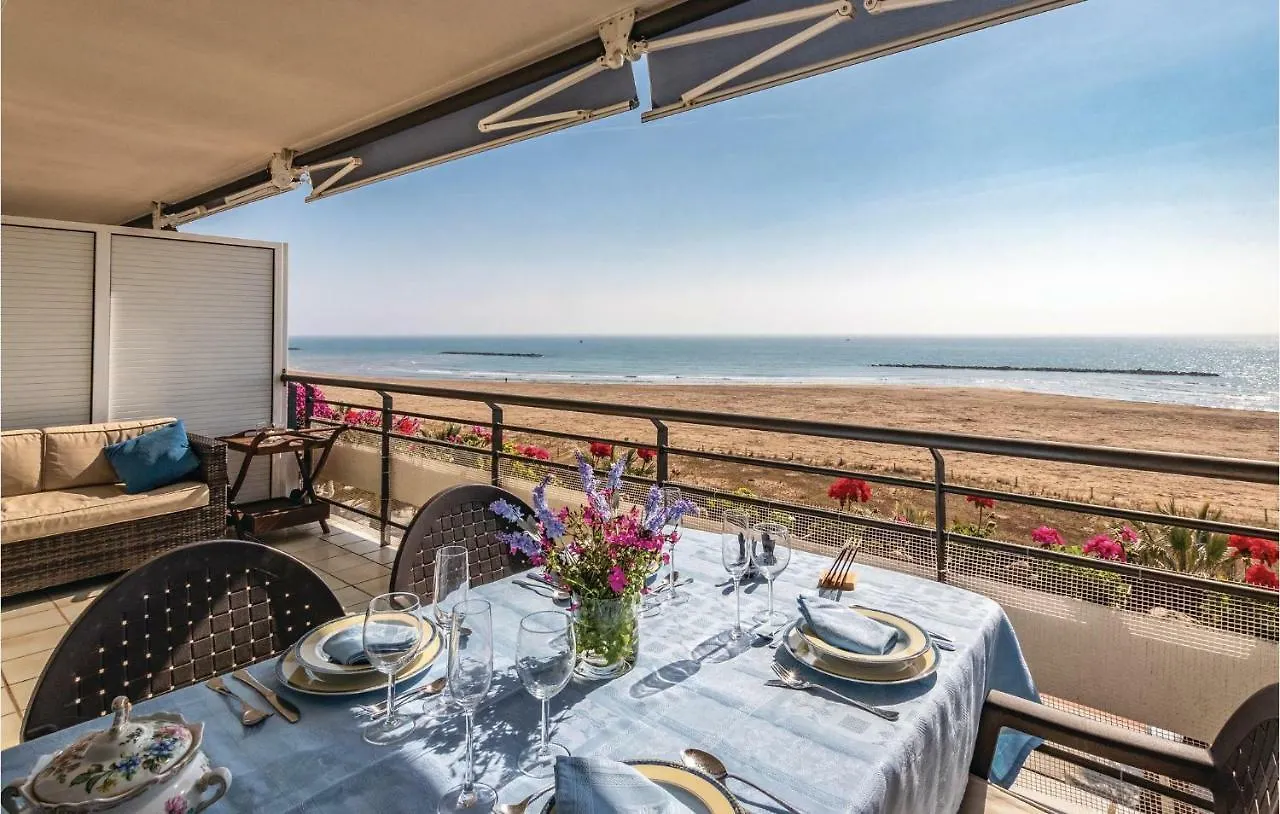 3 Bedroom Nice Apartment In Cubelles